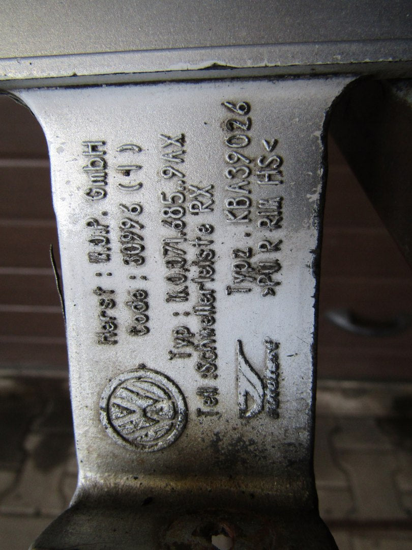 Lajsna praga desna VW Golf V 5 1K0 03- obloga