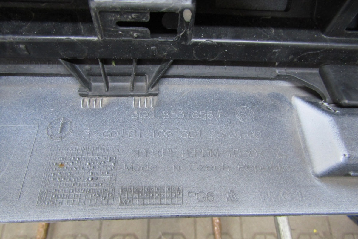 Lajsna praga desna VW Passat B8 3G0 14- 23 kombi sedan