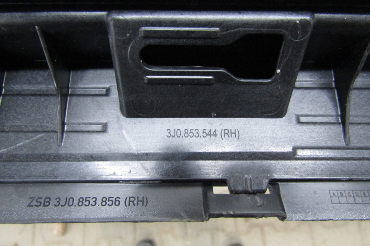 Lajsna praga desni VW Passat B9 3J0 23- R Line kombi sedan