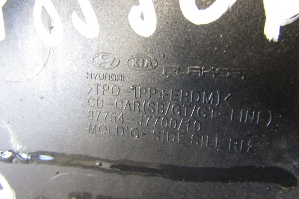Lajsna praga desna Kia Proceed 3 GT Line 19-