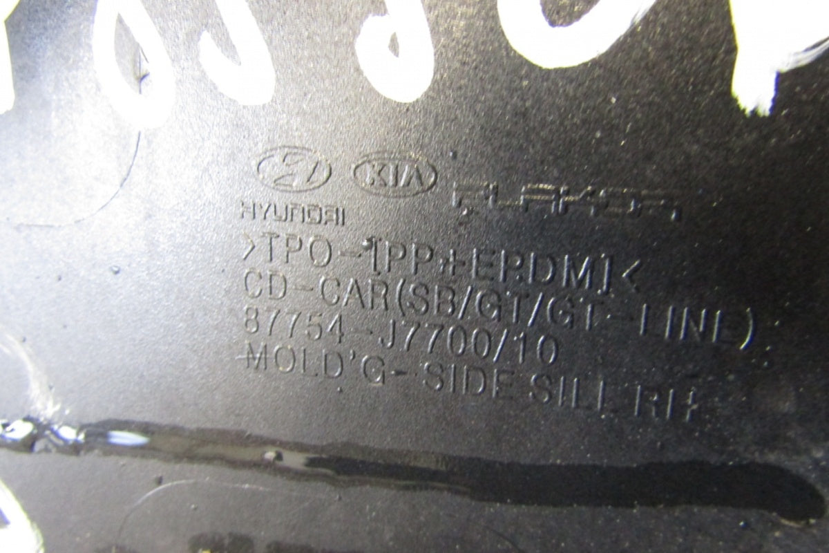 Lajsna praga desna Kia Proceed 3 GT Line 19-