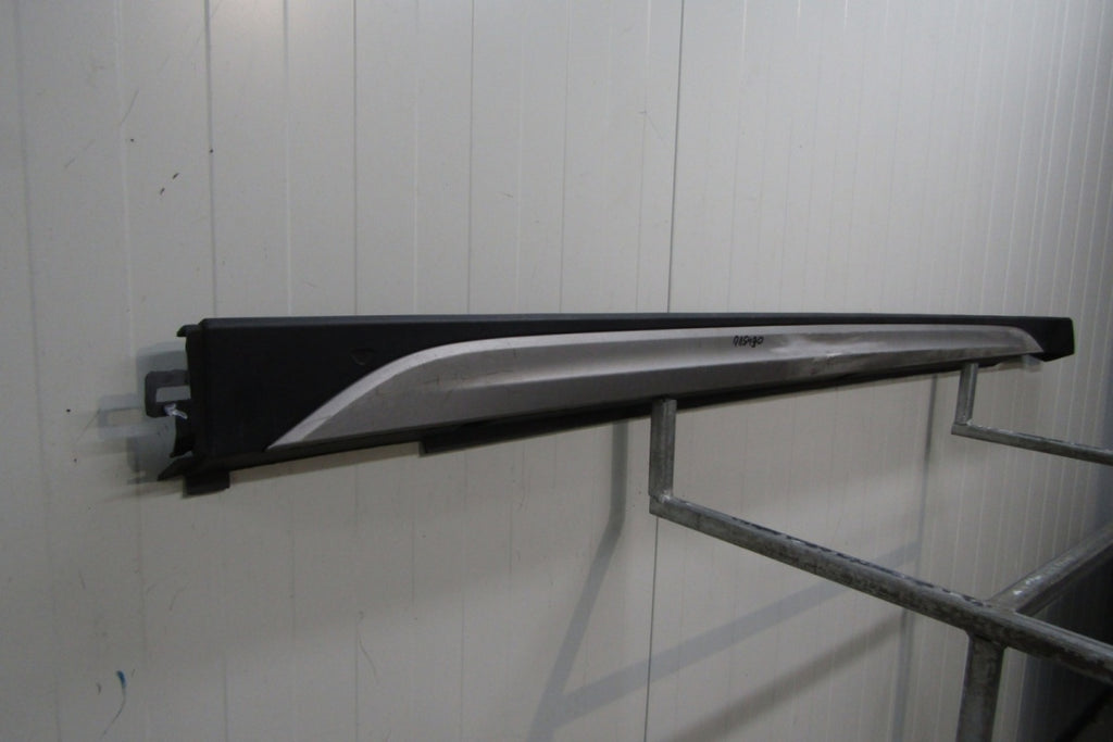Lajsna praga desni VW TAIGO 2G7 21-