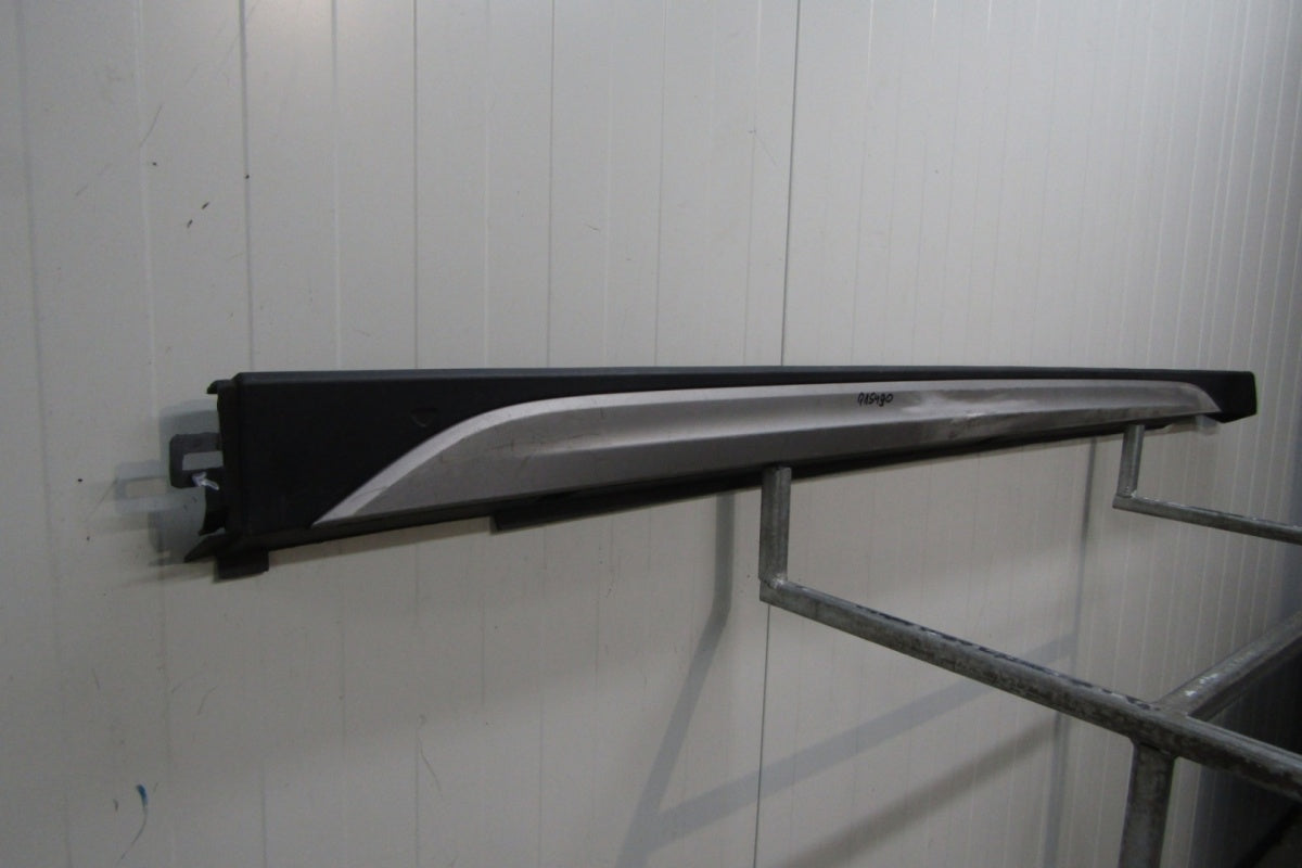 Lajsna praga desni VW TAIGO 2G7 21-