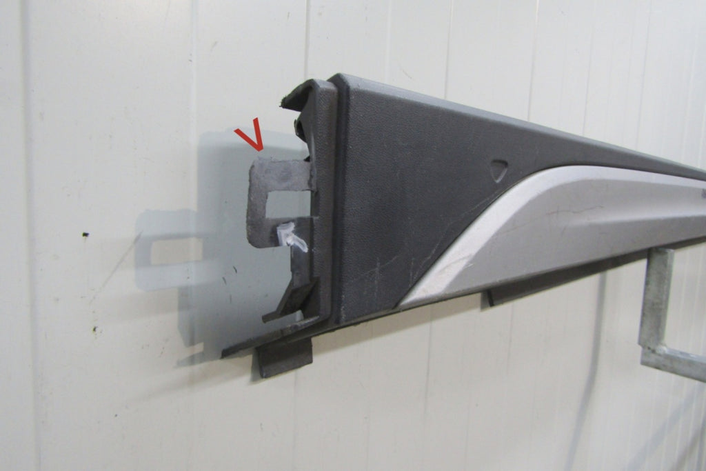 Lajsna praga desni VW TAIGO 2G7 21-