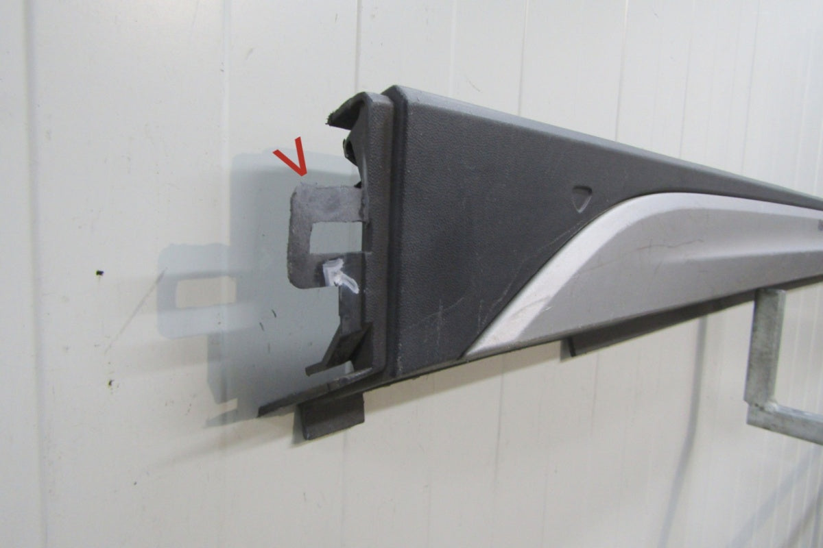 Lajsna praga desni VW TAIGO 2G7 21-