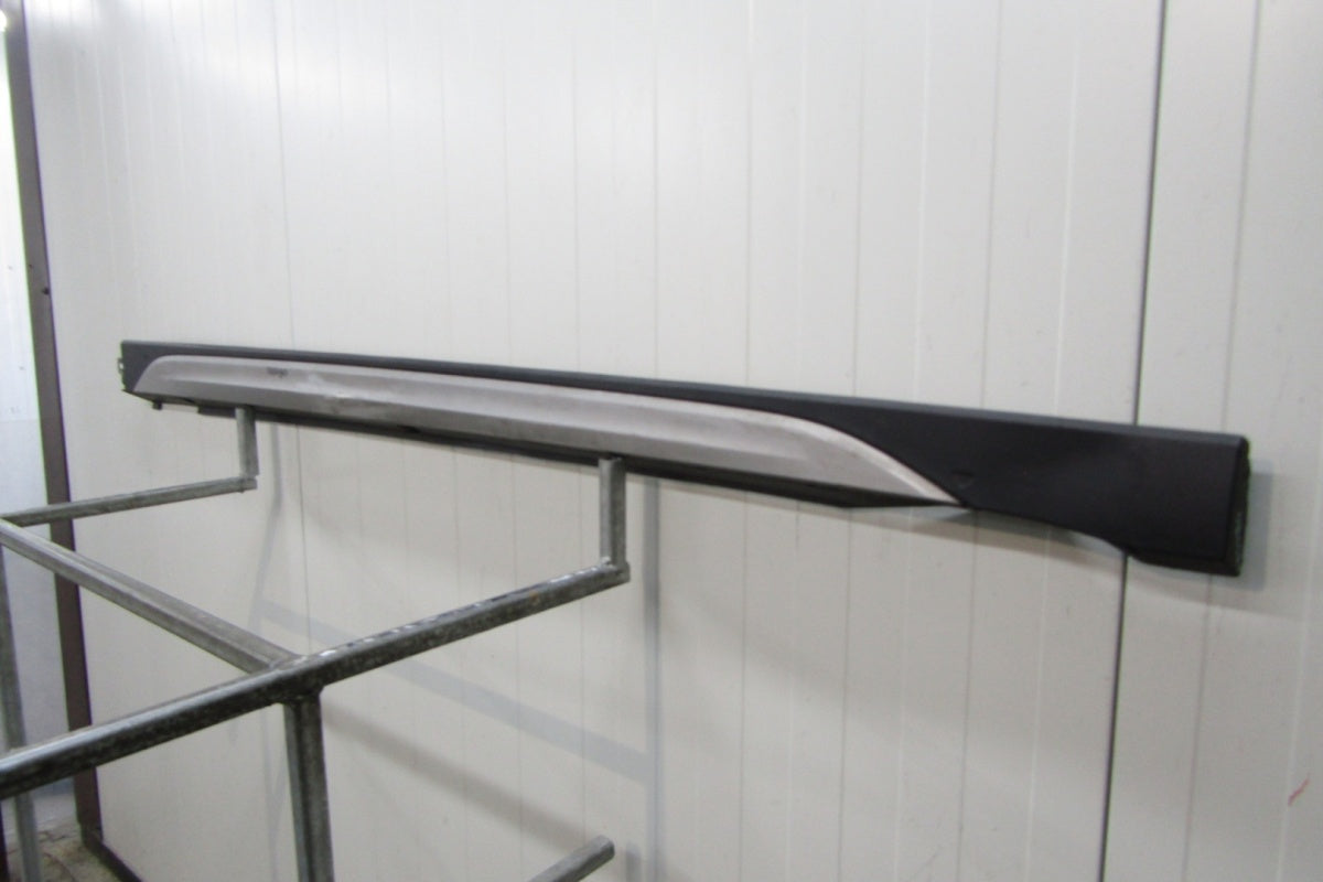 Lajsna praga desni VW TAIGO 2G7 21-
