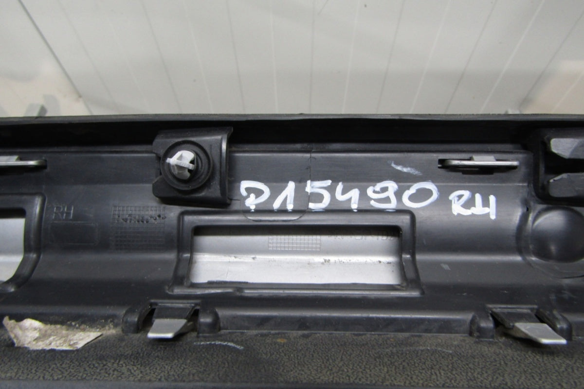 Lajsna praga desni VW TAIGO 2G7 21-
