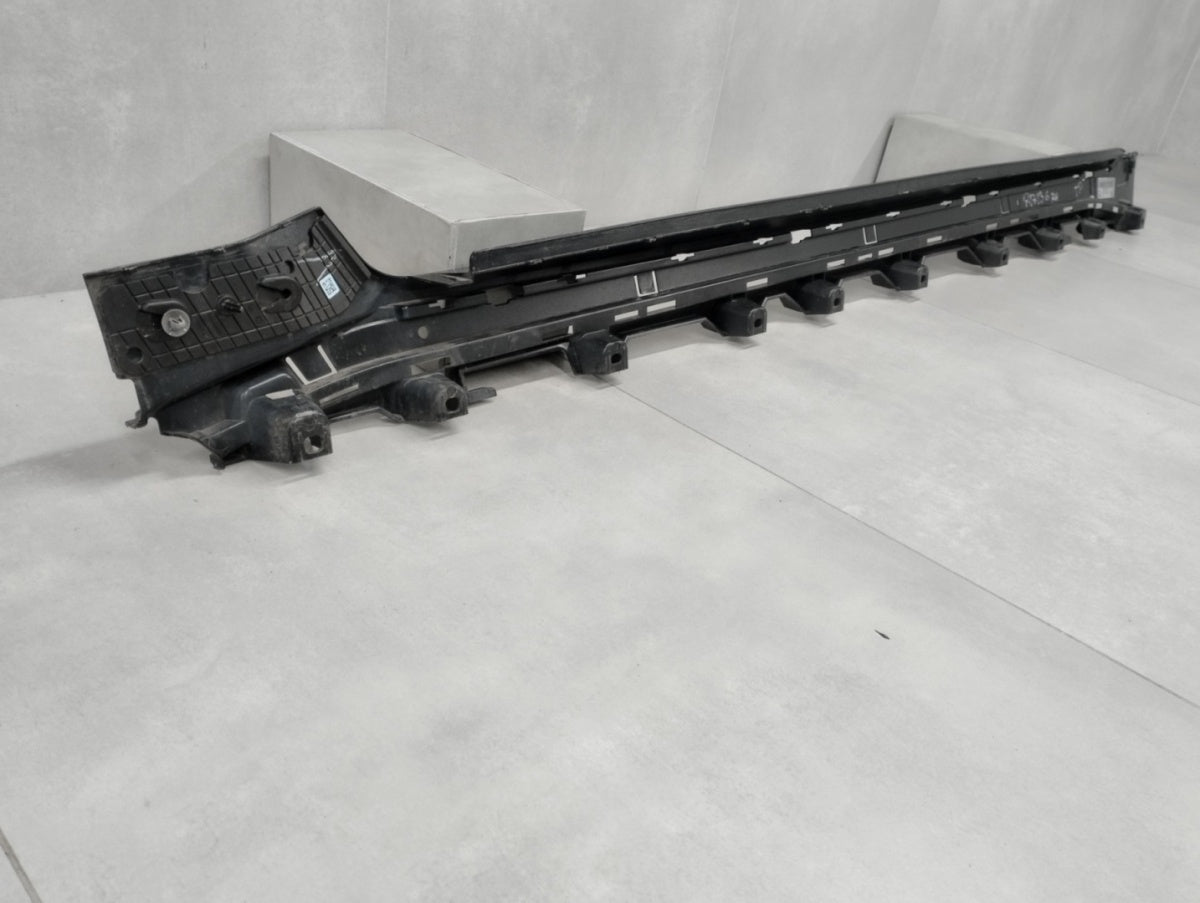 Lajsna praga ślizg mocowanie desni BMW i4 G26 M paket 20-