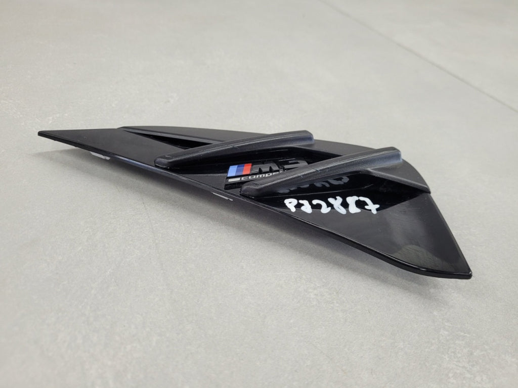 Rešetka Zaślepka lajsna błotnika desna prednja Bmw M3 G80 G81 Lift LCI 23-