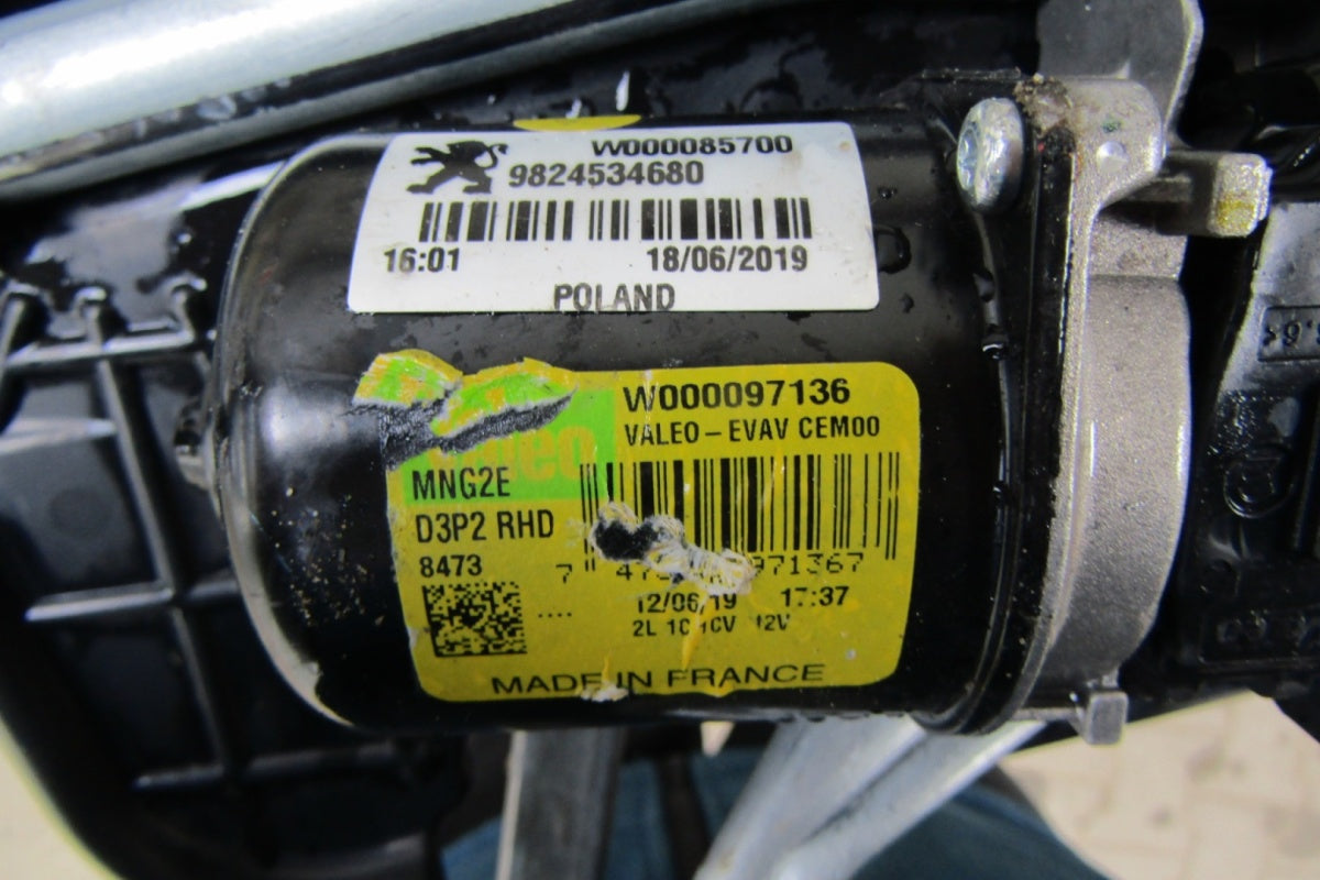 Mechanizm wycieraczek Peugeot 208 Corsa F prednji 19-