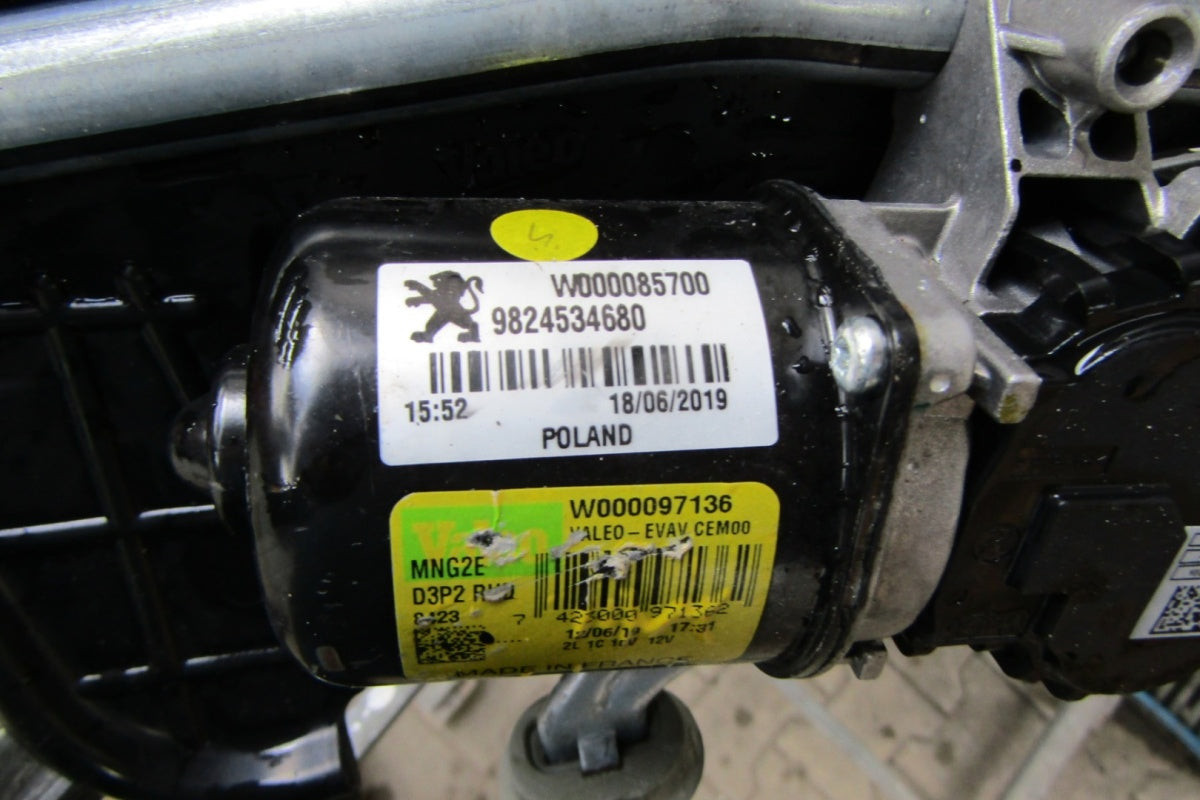 Mechanizm wycieraczek Peugeot 208 Corsa F prednji 19-