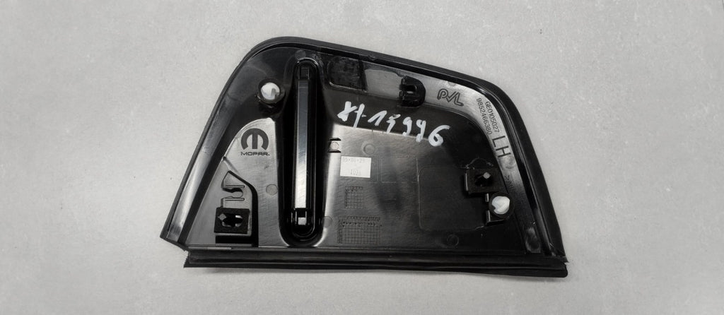 Blatobran obloga stuba A lijevi zadnji Citroën C3 IV E-C3 24- / OE 9852466380