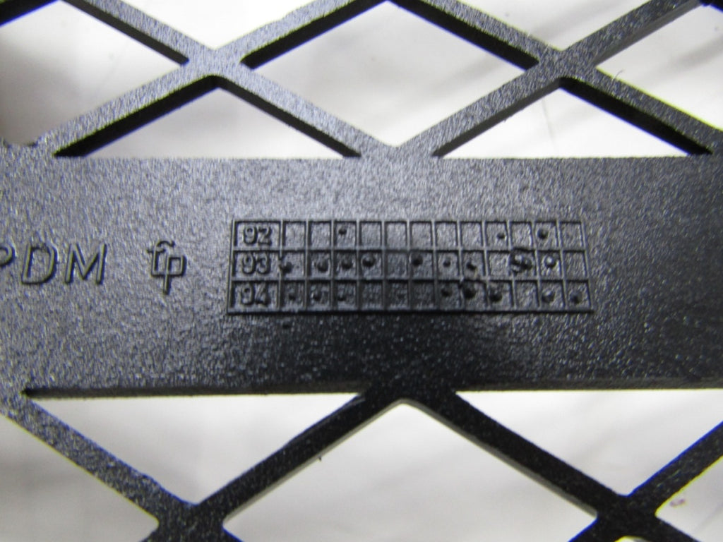 Maska (grill) Kratka środkowa Porsche 911 993 Carrera 4 4S 93-
