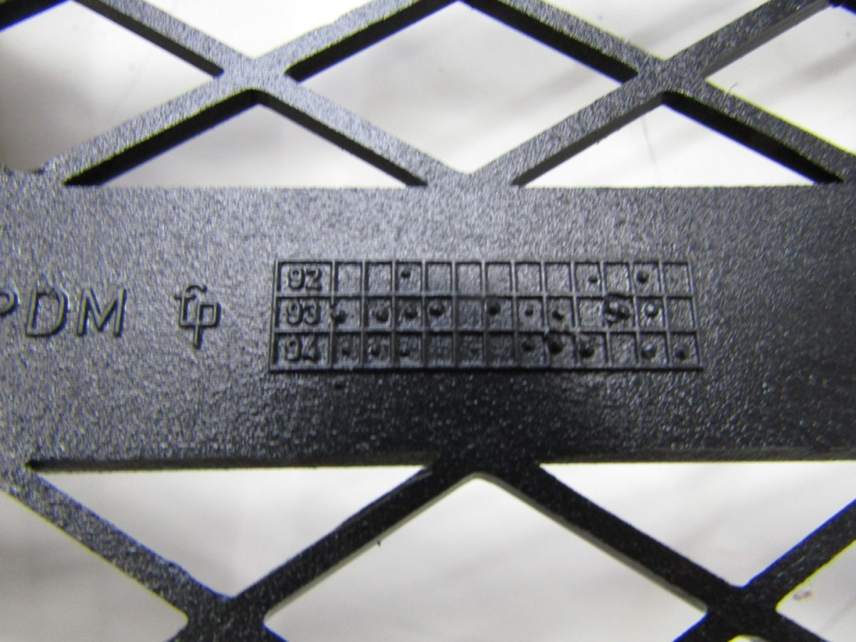 Maska (grill) Kratka środkowa Porsche 911 993 Carrera 4 4S 93-
