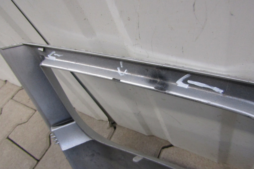 Maska (grill) obloga ramka a desna NISSAN NV400 2010-