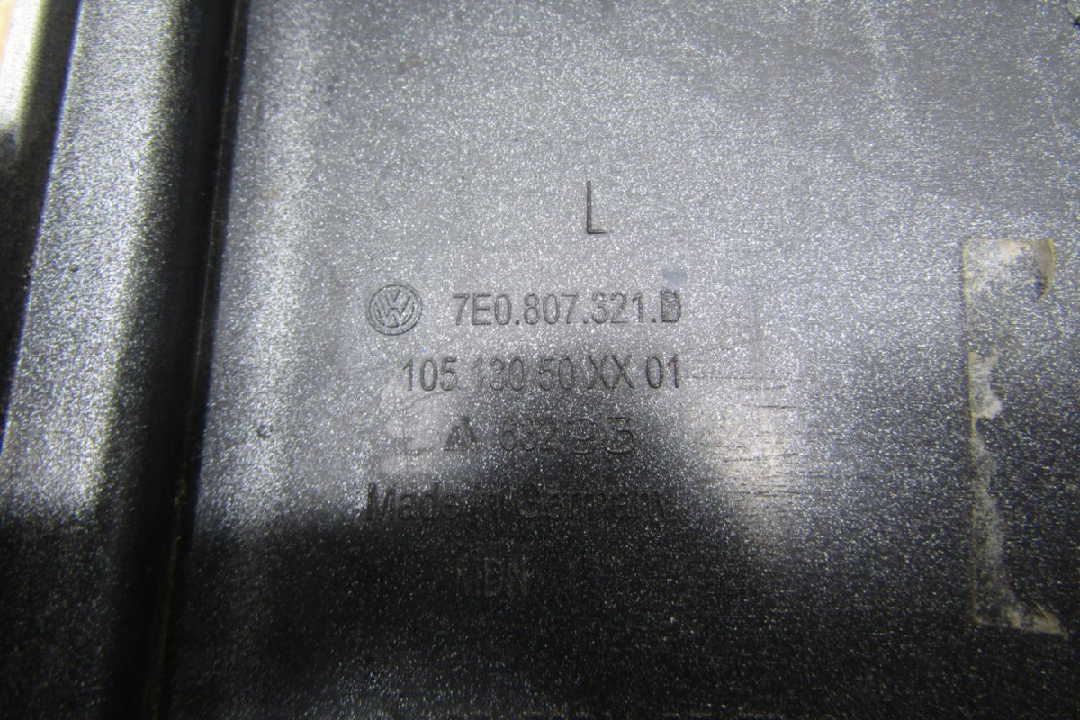 Ugao lajsna lijevi zadnji VW T6 Multivan 7E0807321D 15-21