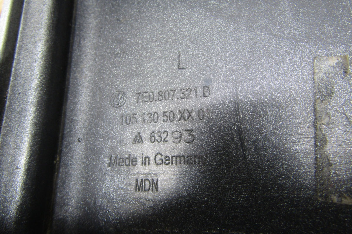 Ugao lajsna lijevi zadnji VW T6 Multivan 7E0807321D 15-21