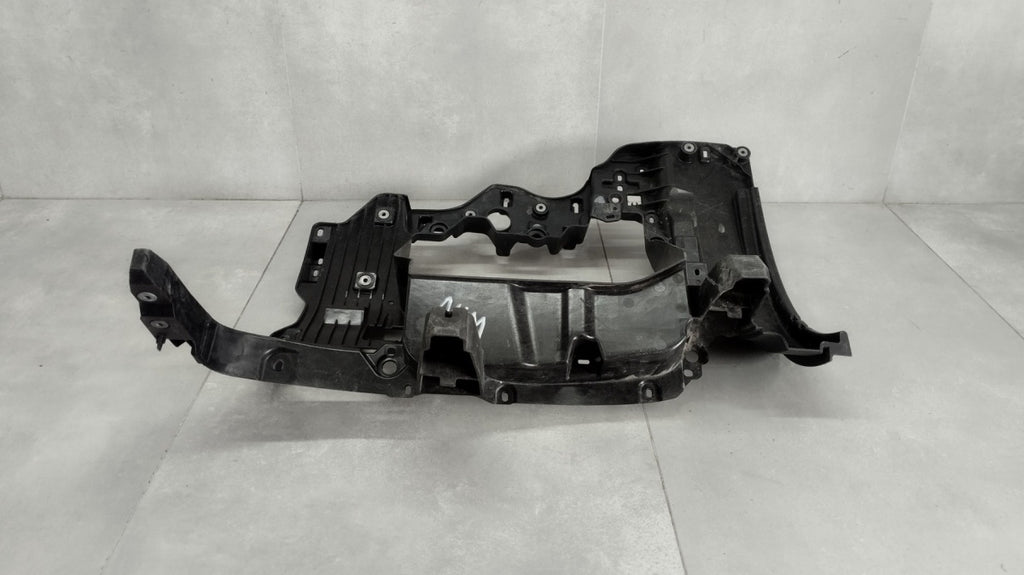 Narożnik oklular stelaż desni Mercedes Actros L Pro Cabin MP6 A9608855565