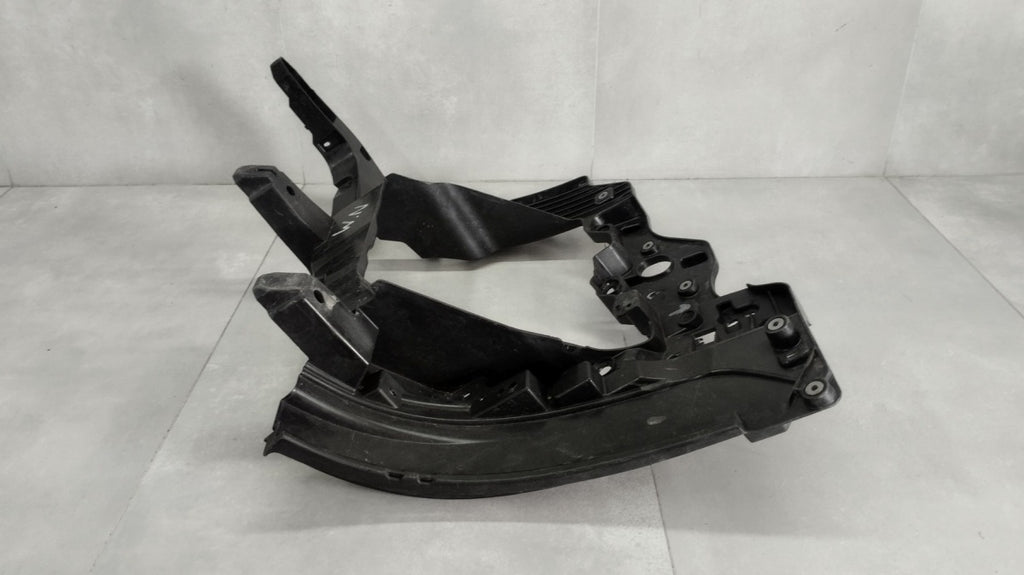 Narożnik oklular stelaż desni Mercedes Actros L Pro Cabin MP6 A9608855565