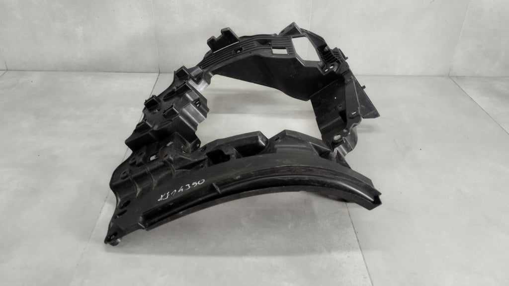 Narożnik oklular stelaż desni Mercedes Actros L Pro Cabin MP6 A9608855565