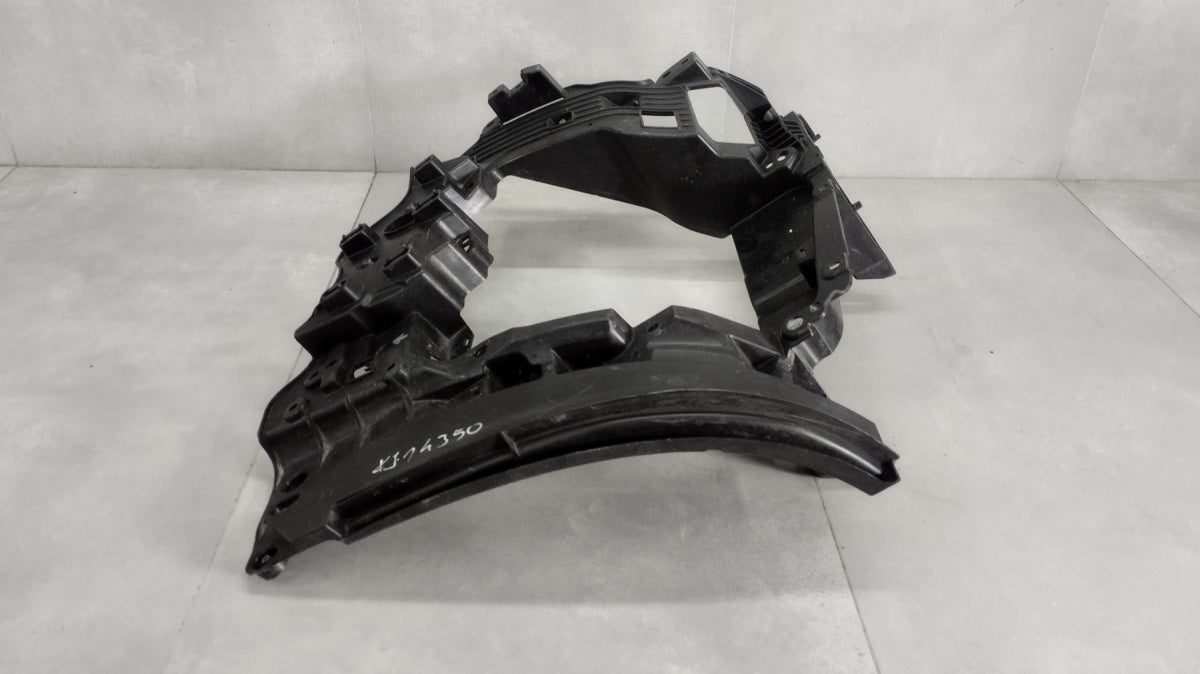 Narożnik oklular stelaż desni Mercedes Actros L Pro Cabin MP6 A9608855565