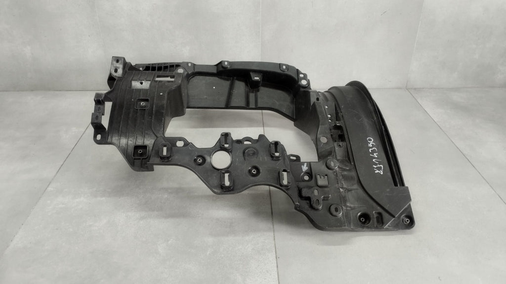 Narożnik oklular stelaż desni Mercedes Actros L Pro Cabin MP6 A9608855565