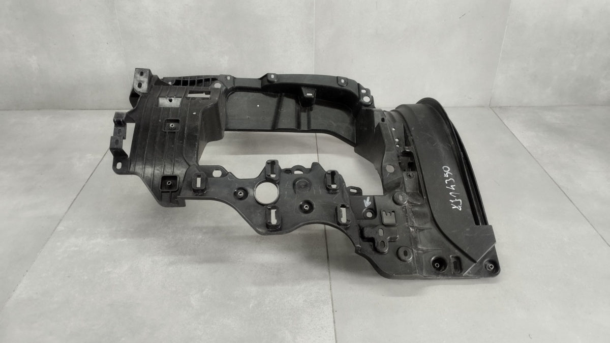 Narożnik oklular stelaż desni Mercedes Actros L Pro Cabin MP6 A9608855565