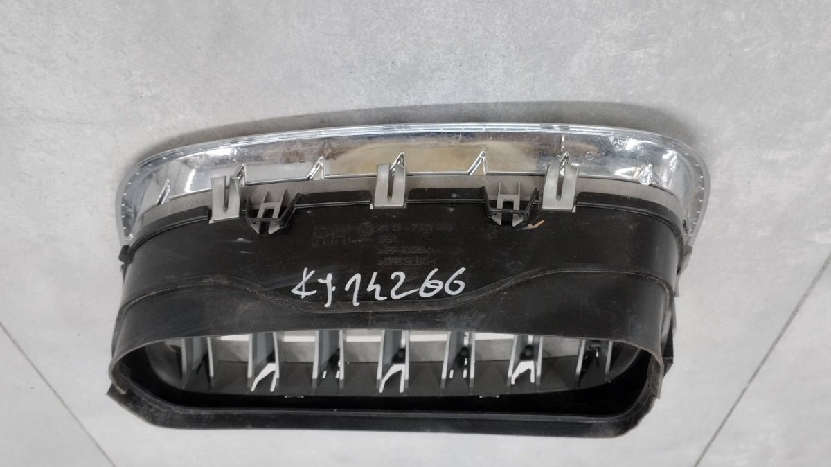 Maska (grill) Nerka Atrapa desna RH BMW X5 E70 / USA 5113-7171396
