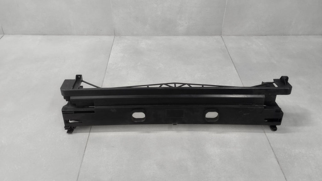 Usmjerivač zraka Osłona górna chłodnicy BMW 5 F10 F11 / 7 F01 F02 OEM