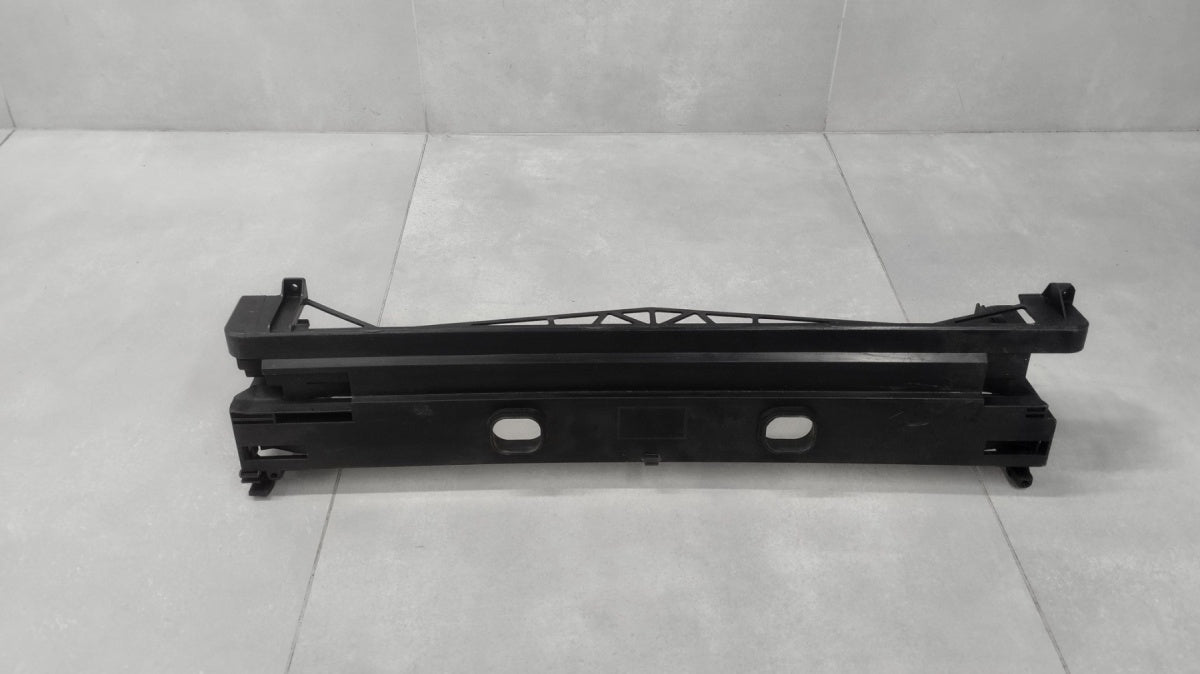 Usmjerivač zraka Osłona górna chłodnicy BMW 5 F10 F11 / 7 F01 F02 OEM