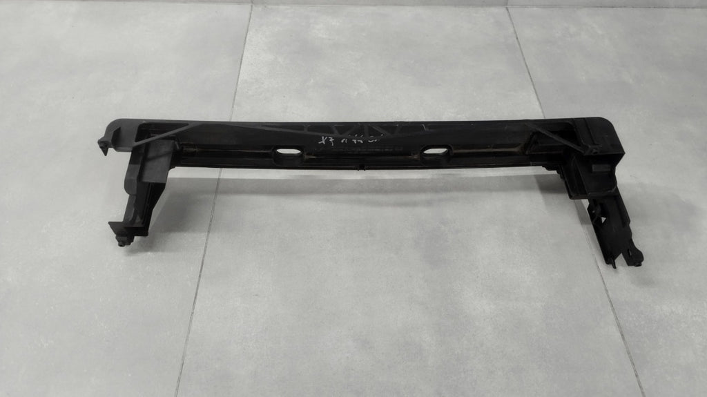 Usmjerivač zraka Osłona górna chłodnicy BMW 5 F10 F11 / 7 F01 F02 OEM