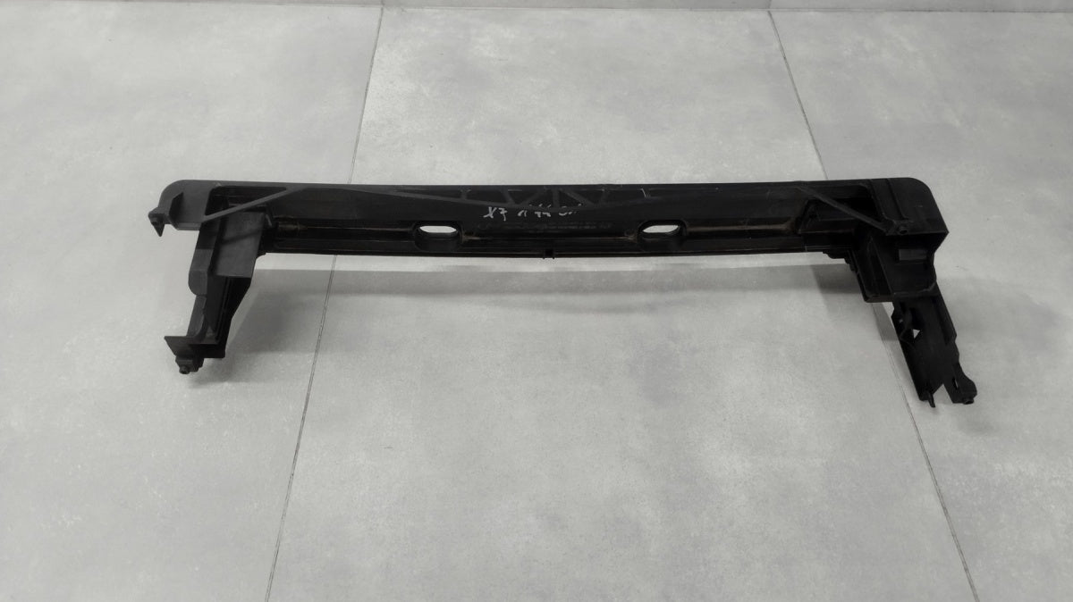 Usmjerivač zraka Osłona górna chłodnicy BMW 5 F10 F11 / 7 F01 F02 OEM