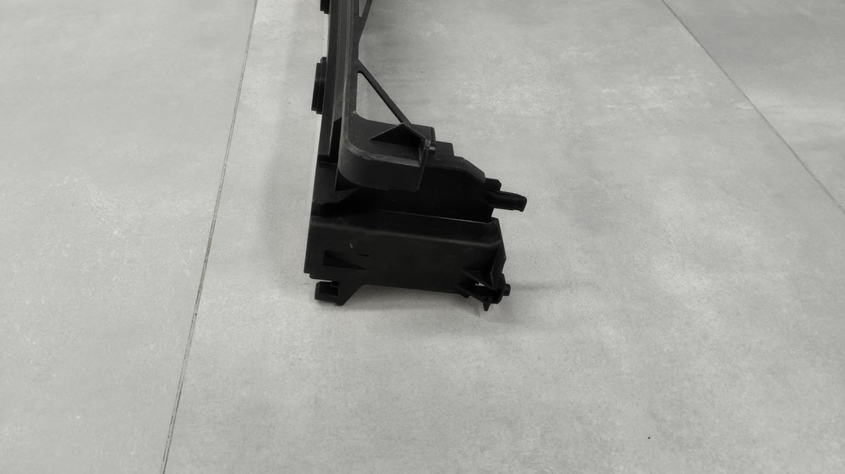 Usmjerivač zraka Osłona górna chłodnicy BMW 5 F10 F11 / 7 F01 F02 OEM