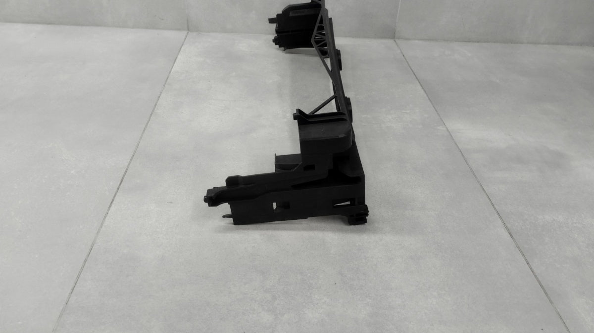 Usmjerivač zraka Osłona górna chłodnicy BMW 5 F10 F11 / 7 F01 F02 OEM