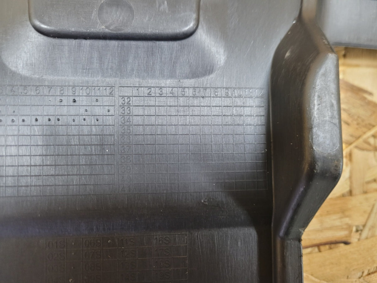 Zaštita maskownica pasa prednja przedniego AUDI Q7 4M0 23-