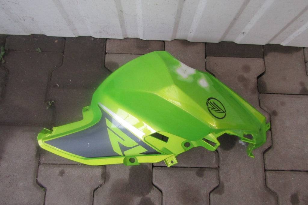 Zaštita poklopac deflektor zbiornika goriva desna BENELLI 180S