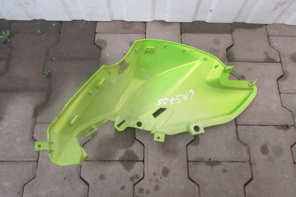 Zaštita poklopac deflektor zbiornika goriva desna BENELLI 180S