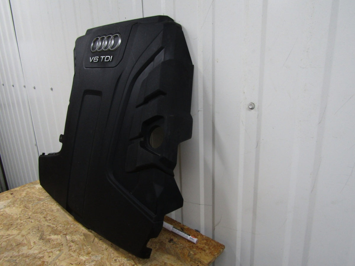 Zaštita górna pokrywa silnika AUDI Q7 4M OE 4M0133849 / 70593911