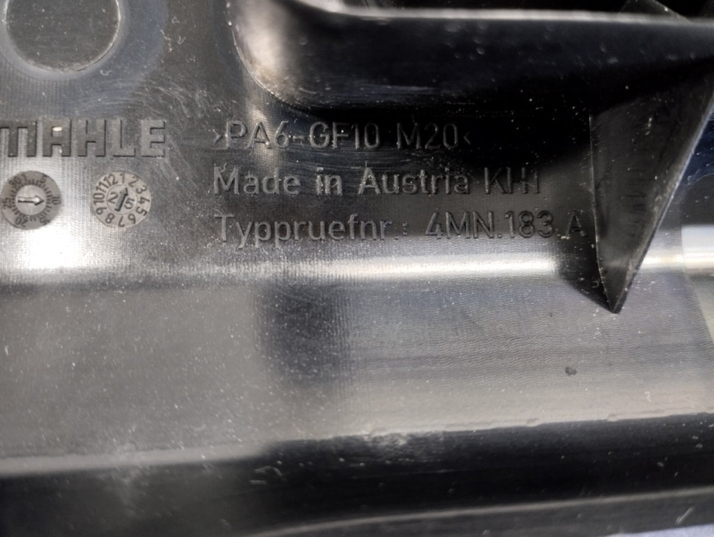 Zaštita motora Pokrywa Audi Q8 Lift 24- 4MN