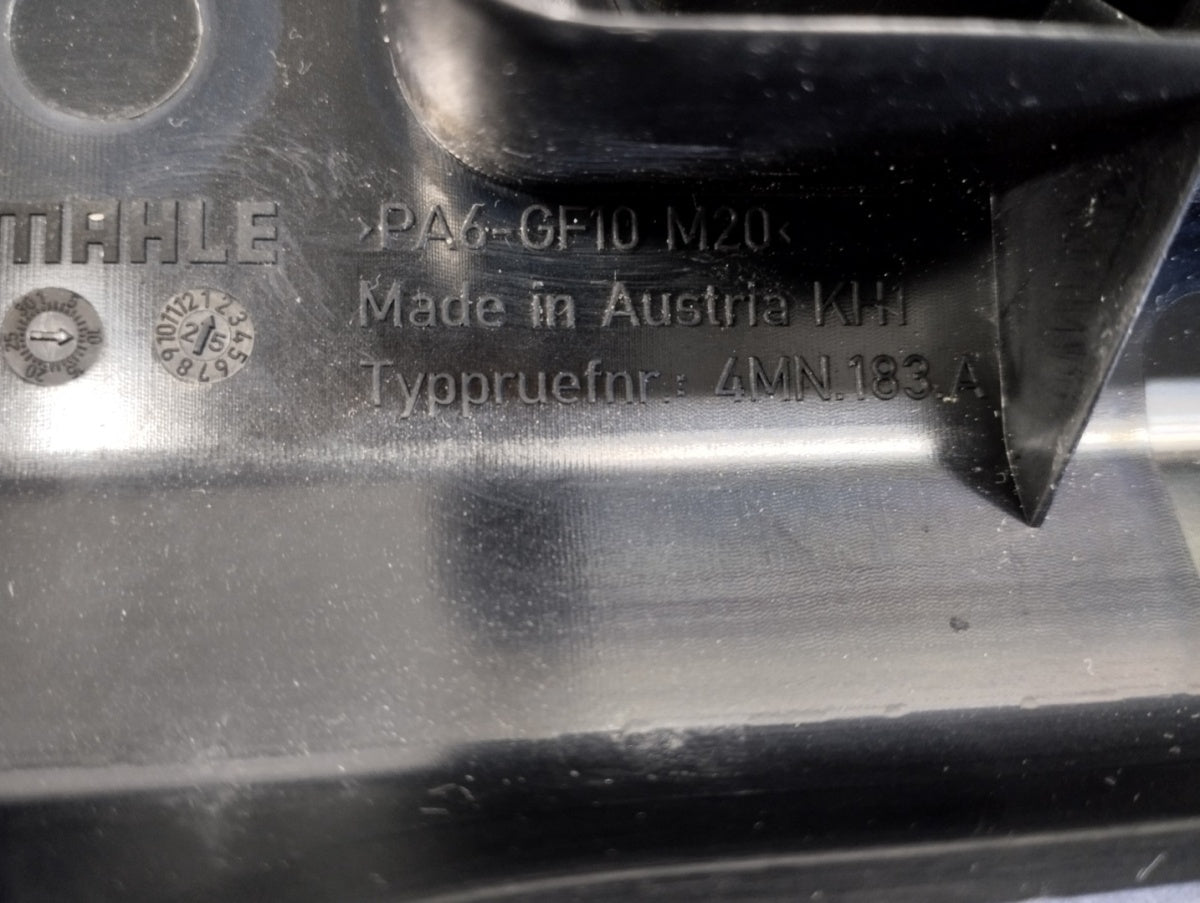 Zaštita motora Pokrywa Audi Q8 Lift 24- 4MN