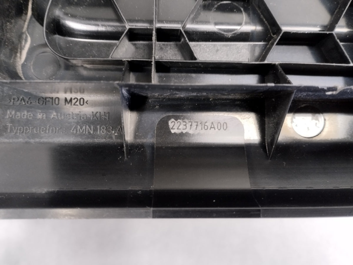 Zaštita motora Pokrywa Audi Q8 Lift 24- 4MN