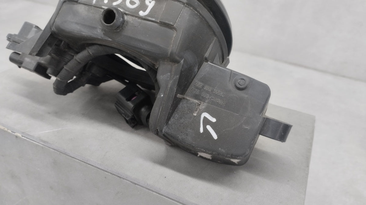Zaštita portu ładowania klapka wlewu emblemat Volkswagen Golf VII GTE 5GE853396