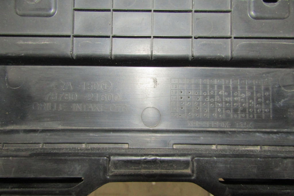 Maska (grill) Kratka zderzaka SsangYong Rodius 12-15