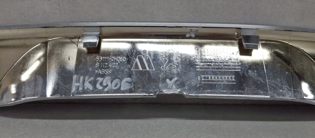 Maska (grill) Ramka hrom a atrapy prednja Peugeot 108 14-22