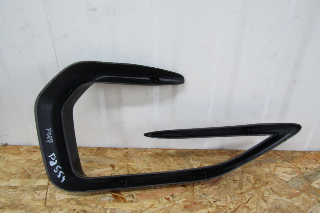 Prednji branik Ramka obudowa lajsna desni FORD RANGER MS RT 21- CARBON