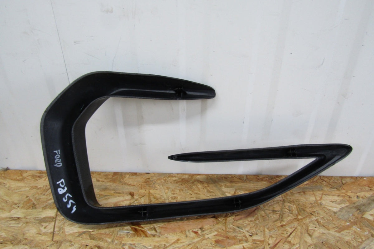 Prednji branik Ramka obudowa lajsna desni FORD RANGER MS RT 21- CARBON