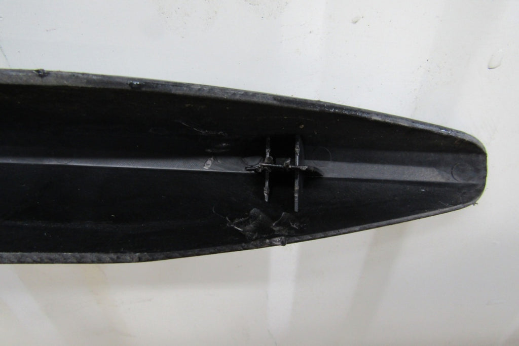 Prednji branik Ramka obudowa lajsna desni FORD RANGER MS RT 21- CARBON