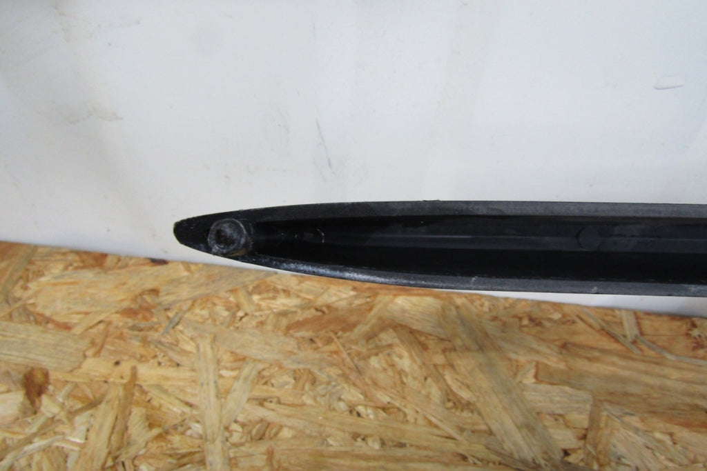 Prednji branik Ramka obudowa lajsna desni FORD RANGER MS RT 21- CARBON