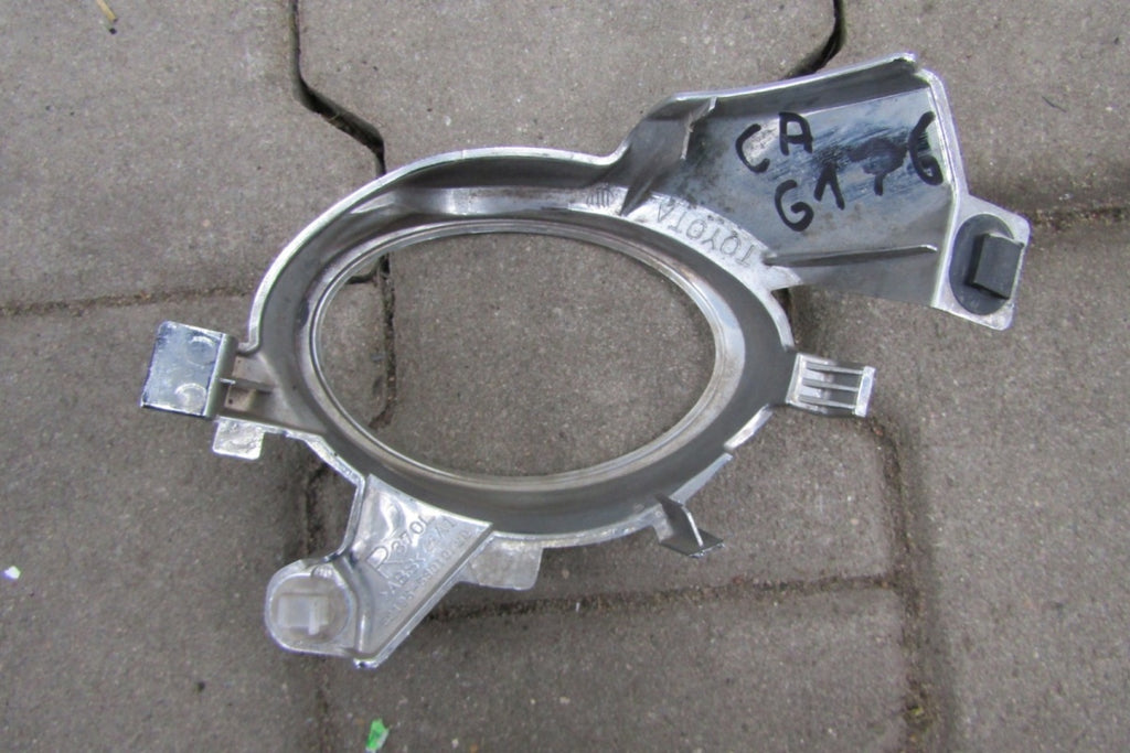 Ramka hrom obudowa halogen desni LEXUS IS 250C 13- LIFT