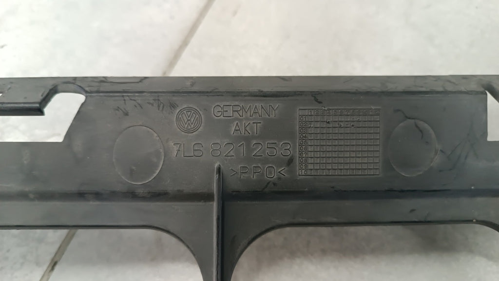 Blatobran Ślizg a prednji prednji lijevi VW Volkswagen Touareg 03-06 7L6